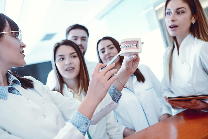infraestrutura laboratorio odontologia