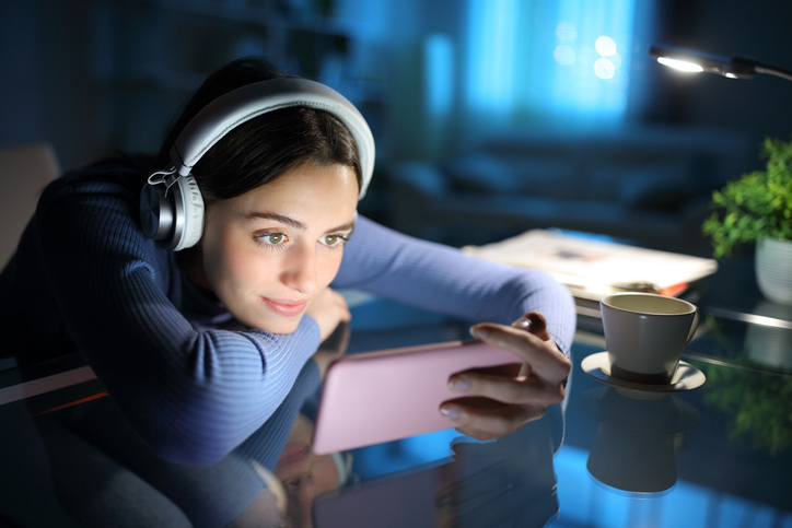 Estudar por filmes Séries e podcasts para o repertório cultural