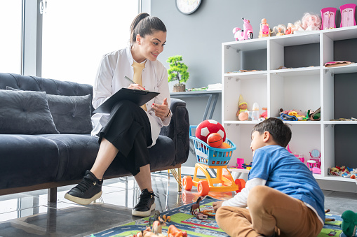Avaliação psicológica e neuropsicológica no TDAH e TEA: a especialização por trás dos diagnósticos