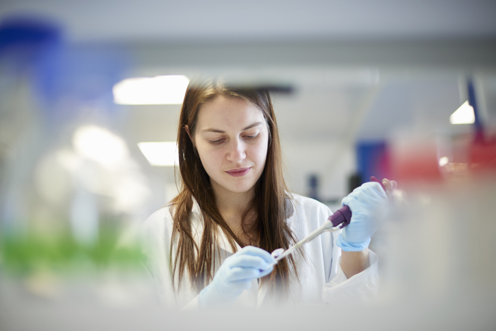 Biomédico no Laboratório O Que Faz, Áreas de Atuação e Salário