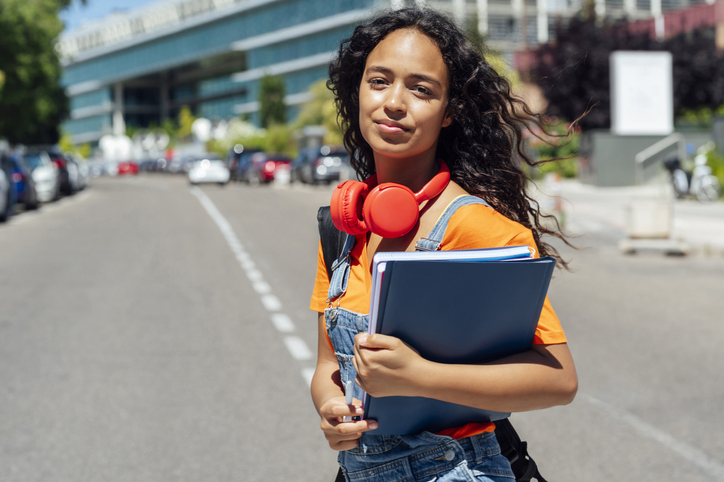 Guia do Estudante entenda o que é e por que é essencial para avaliar cursos superiores UNIFACS