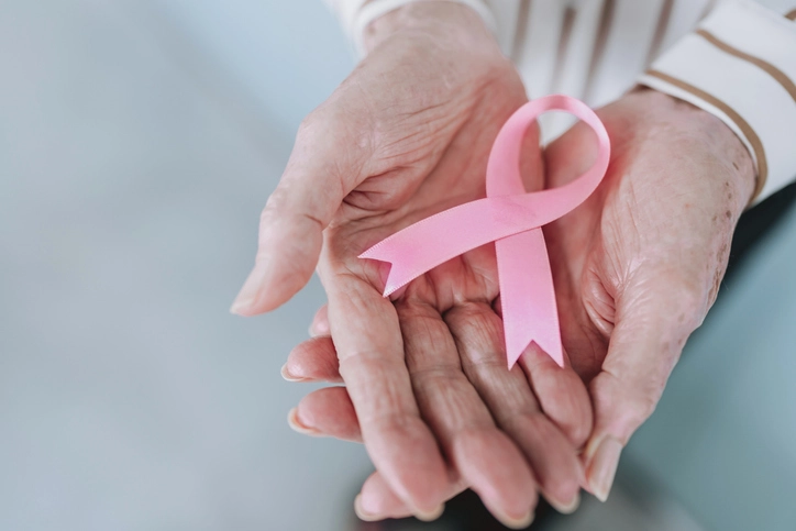 Outubro Rosa: especialista destaca a atuação do enfermeiro no cuidado com pacientes em tratamento oncológico