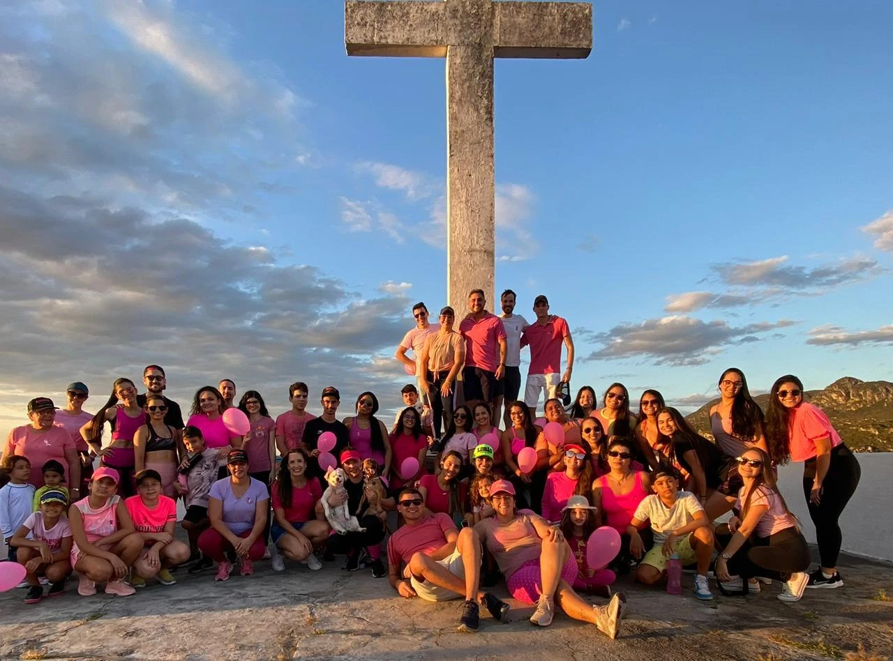 Outubro Rosa: Ponto turístico de Jacobina é palco de ação de alunos e professores da Ages