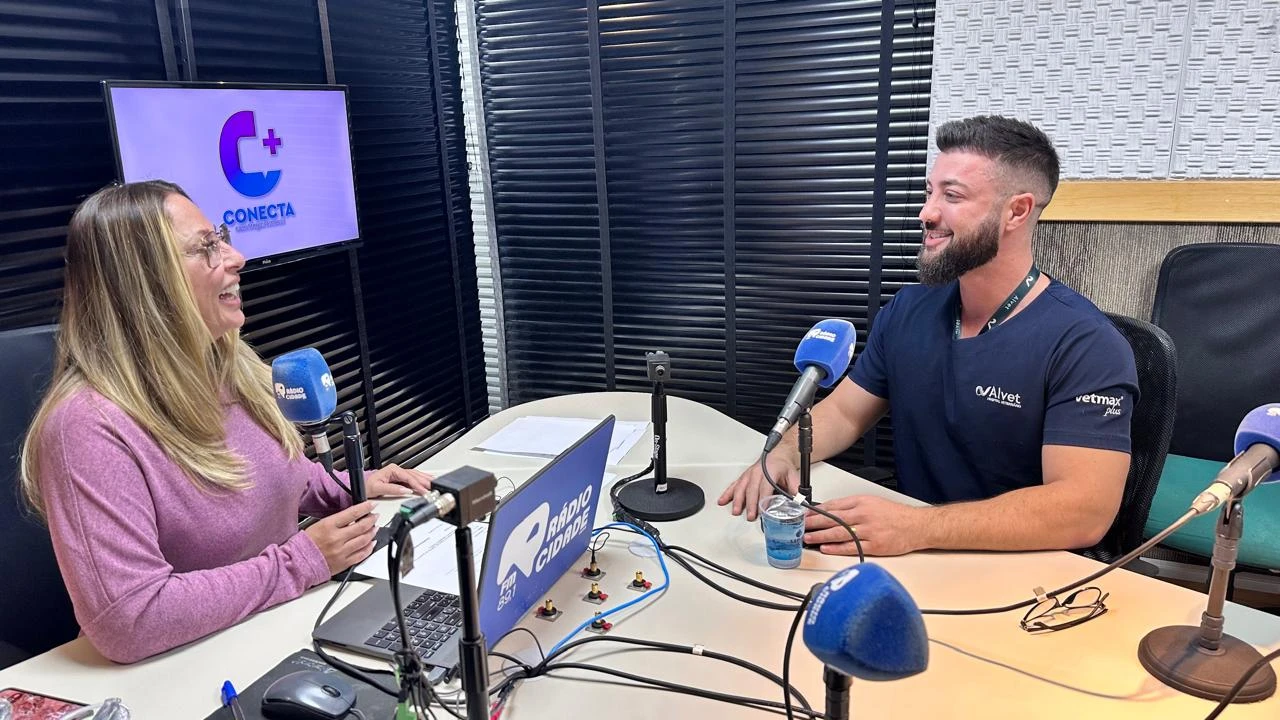 Professor Arthur Petroli discute o Dia da Medicina Veterinária em entrevista ao programa Conecta da Rádio Cidade em Dia