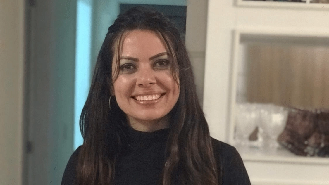 Professora lança livro