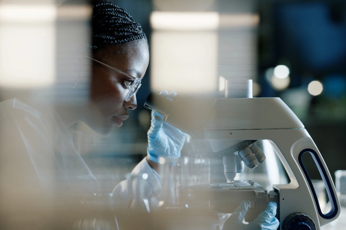 o-que-e-biomedicina-saiba-mais-sobre-a-profissao