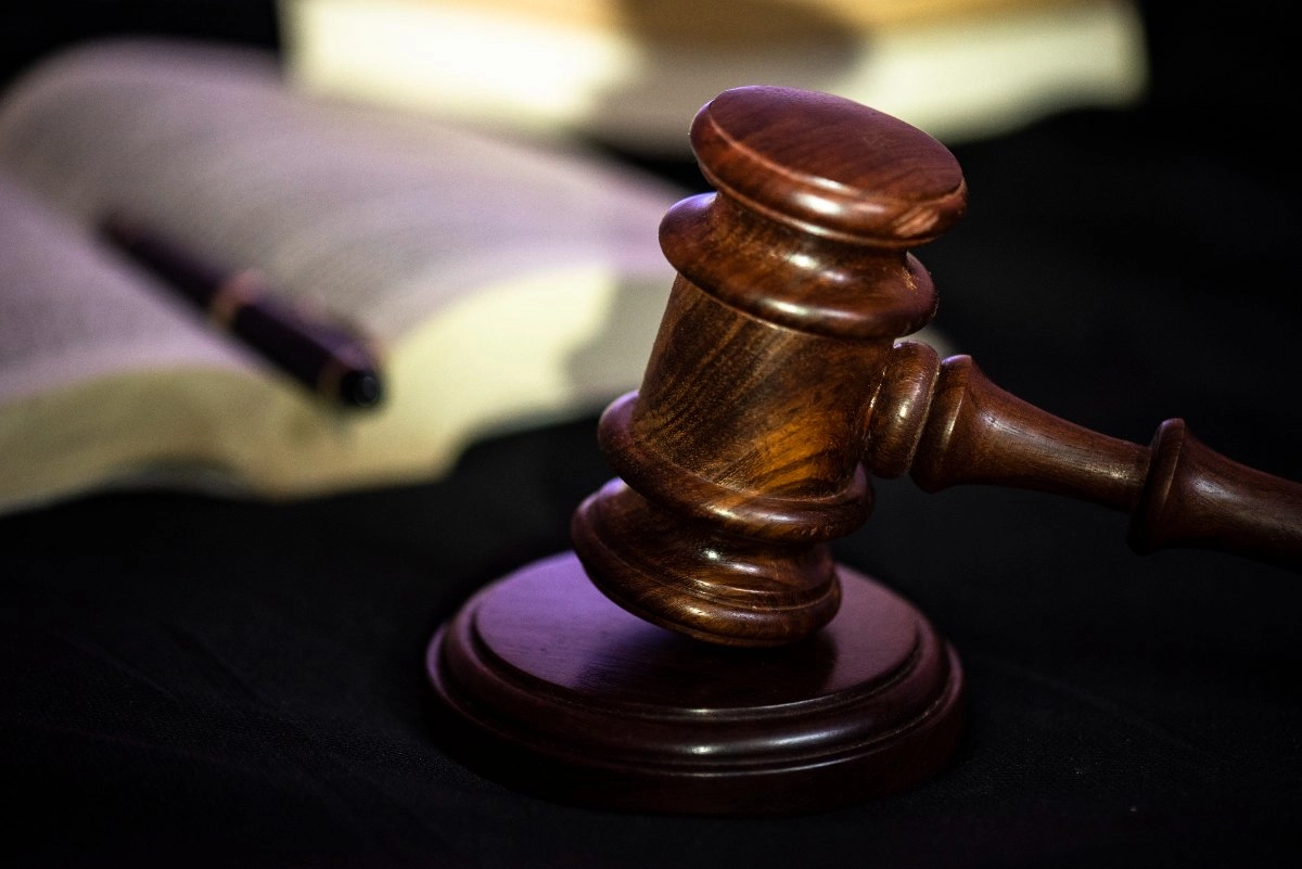 Entenda o que é Direito Penal e a importância do martelo do juiz no sistema jurídico brasileiro