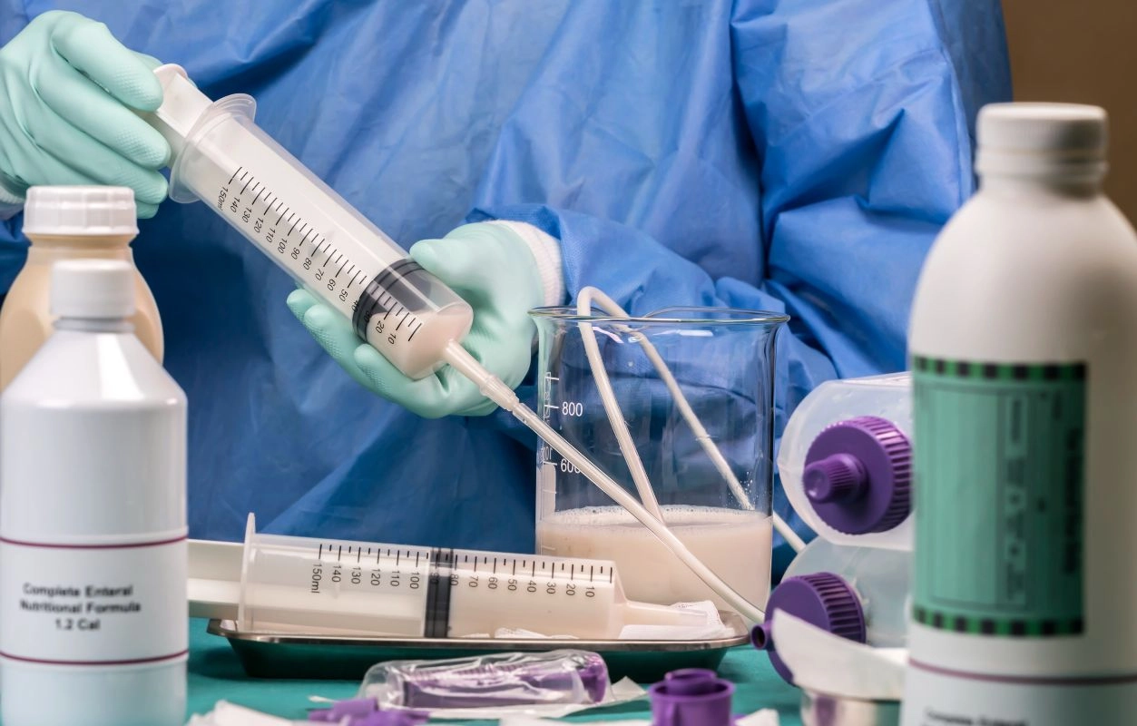 Entenda as principais diferenças entre a nutrição enteral e a nutrição parenteral para pacientes hospitalizados