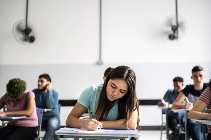 Entenda como funciona a nota do Enem e como utilizá-la para ingressar na faculdade em 2026 com nossas dicas completas