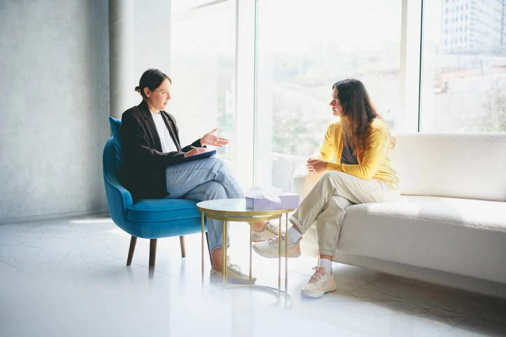 Sessão de psicoterapia profissional focada no acolhimento e bem-estar emocional do paciente