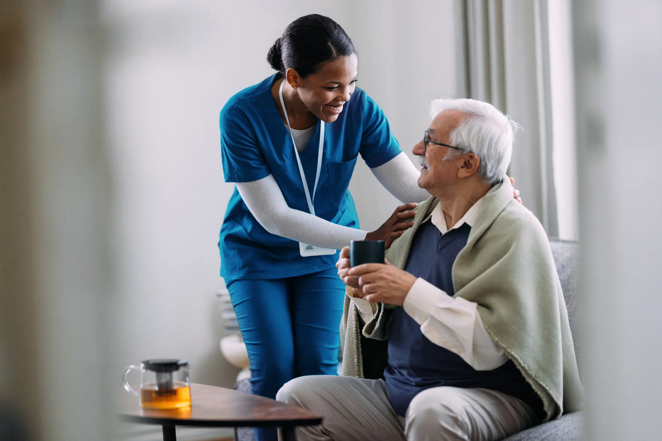 https://estaticos.animaeducacao.com.br/medias/20260211142807/enfermagem-ou-medicina-qual-curso-escolher.webp Descubra as diferenças entre os cursos de Enfermagem e Medicina e saiba como escolher a sua carreira na área da saúde