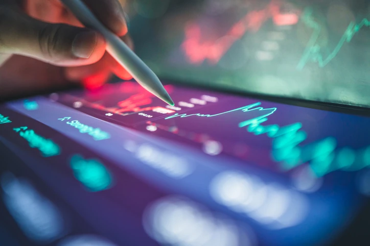 Análise de investimentos e mercado financeiro com tecnologia digital para tomada de decisões estratégicas