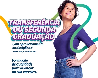 Estudante feliz promovendo transferência ou segunda graduação com aproveitamento de disciplinas