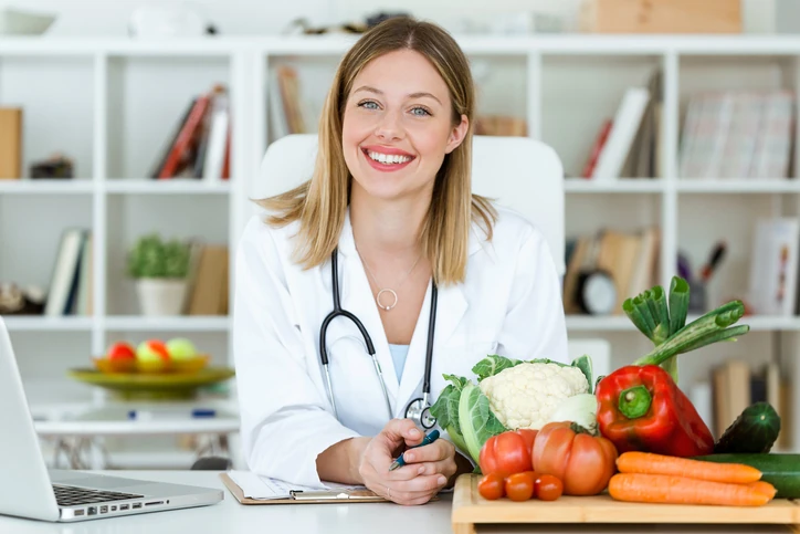 O que se estuda em Nutrição? Conheça a grade curricular e as áreas de foco