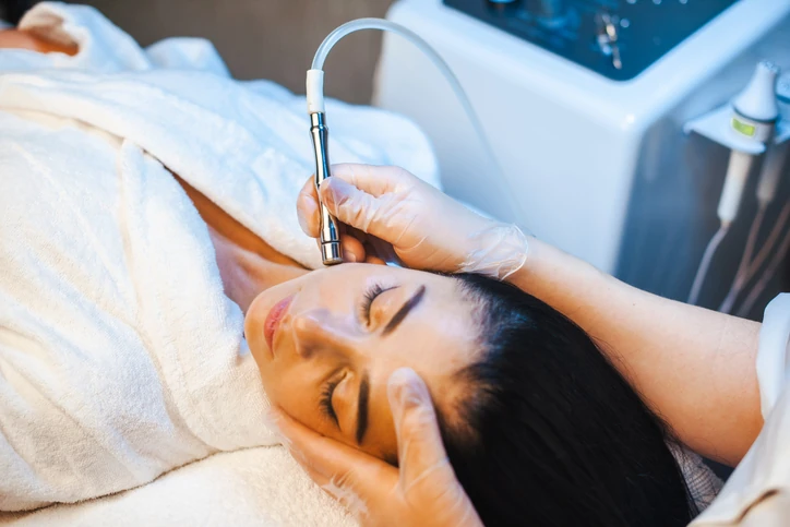 Vale a Pena a Pós em Estética Avançada? Prós, Contras e Retorno Vale a Pena a Pós em Estética Avançada? Prós, Contras e Retorno