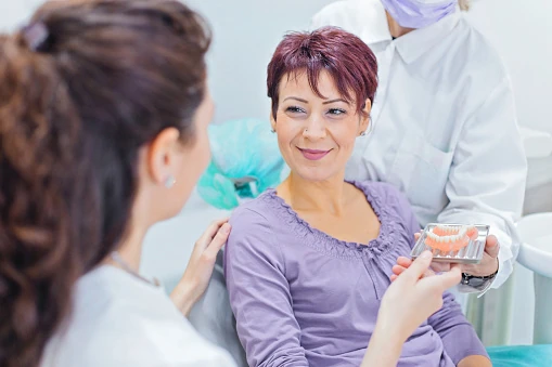 Vale a pena fazer especialização em Prótese Dentária? Especialização em Prótese Dentária: como funciona, quanto custa e como escolher o curso