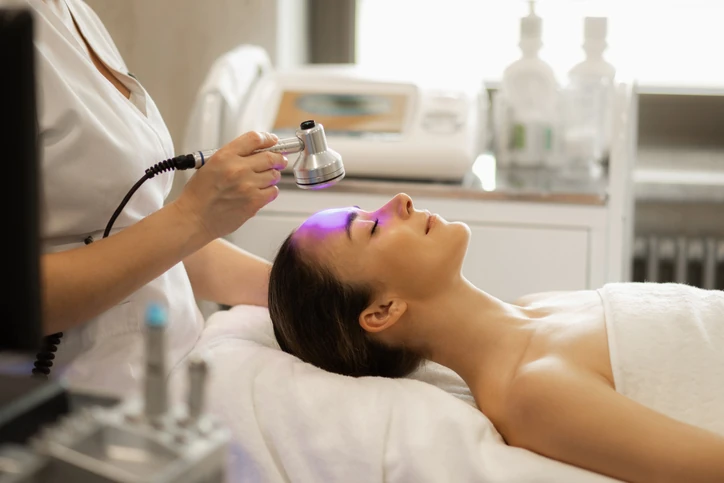 Biomedicina Estética: como se especializar na área? Biomedicina Estética: como dominar a carreira