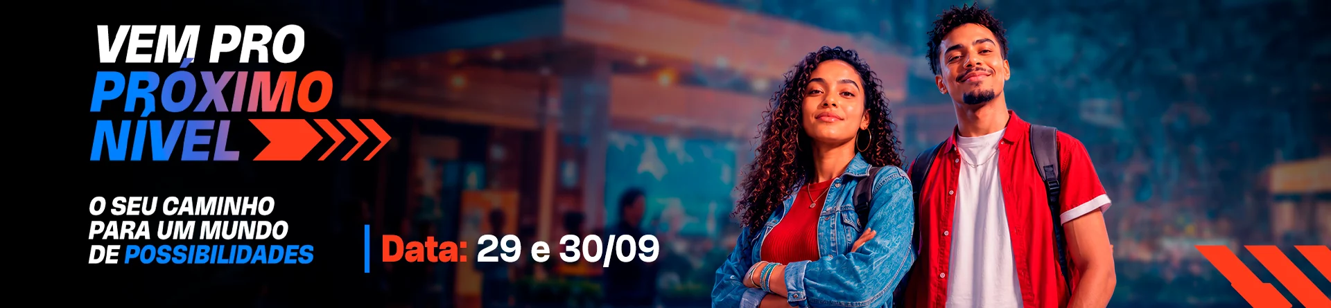 Banner promocional com dois jovens sorrindo, uma mulher e um homem, usando roupas casuais e mochilas. À esquerda, o texto “VEM PRO PRÓXIMO NÍVEL — O SEU CAMINHO PARA UM MUNDO DE POSSIBILIDADES” Banner promocional com dois jovens sorrindo, uma mulher e um homem, usando roupas casuais e mochilas. À esquerda, o texto “VEM PRO PRÓXIMO NÍVEL — O SEU CAMINHO PARA UM MUNDO DE POSSIBILIDADES”