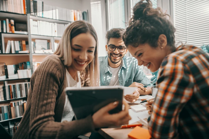 Use a tecnologia para organizar seus estudos e aprender mais, com menos estresse. Use a tecnologia para organizar seus estudos e aprender mais, com menos estresse.