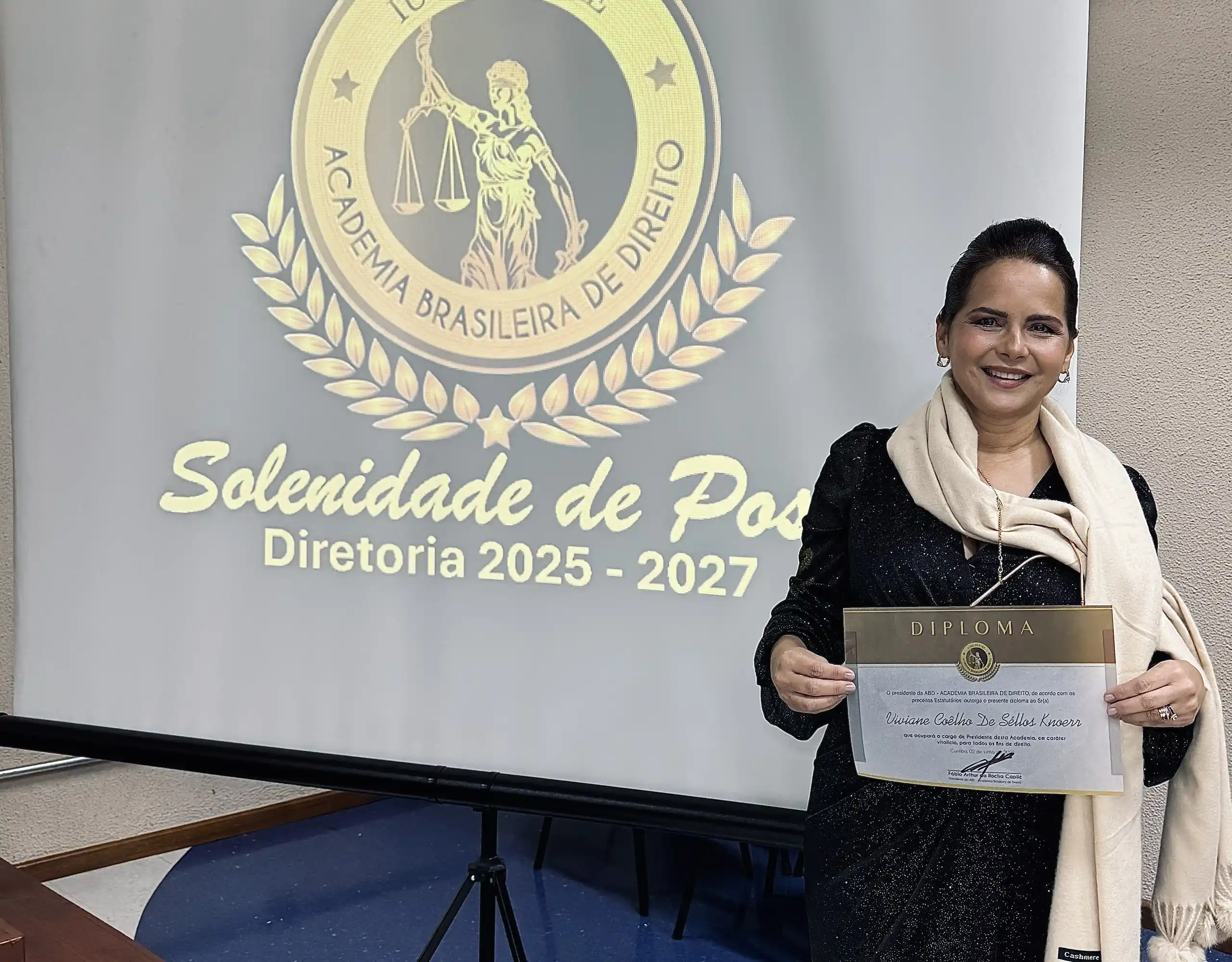Advogada de Curitiba assume a presidência da Academia Brasileira de Direito