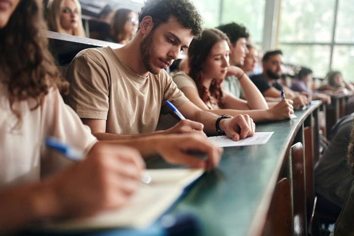 De auxiliar de limpeza a coordenador de curso de graduação