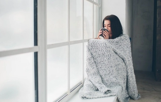 Inverno influencia emoções: saiba como manter a alegria em dias frios