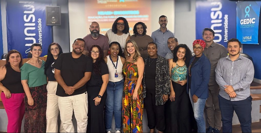 Encontro acadêmico do GEDIC Unisul reunindo professores e pesquisadores para discussão educacional